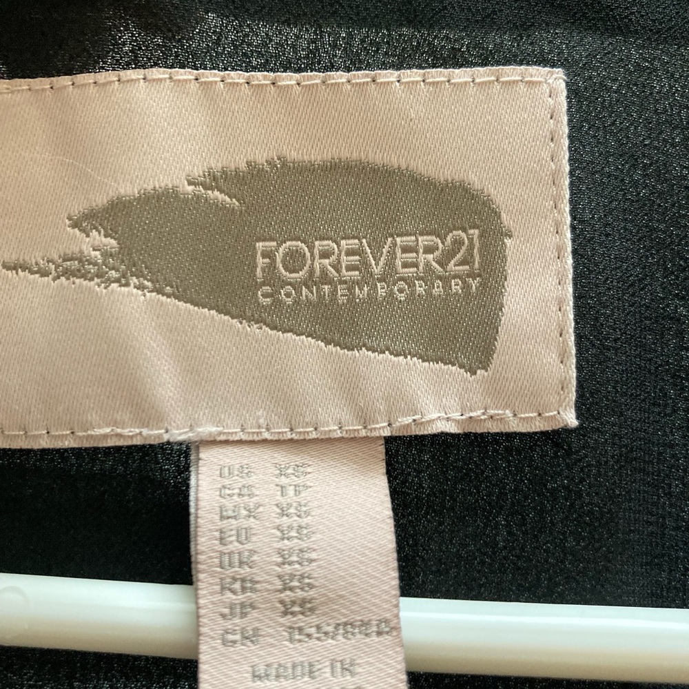 Forever 21 contemporary black blazer with roses size XS - Picture 3 of 4